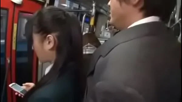 Extraño seduce y coje a colegiala en el bus 2